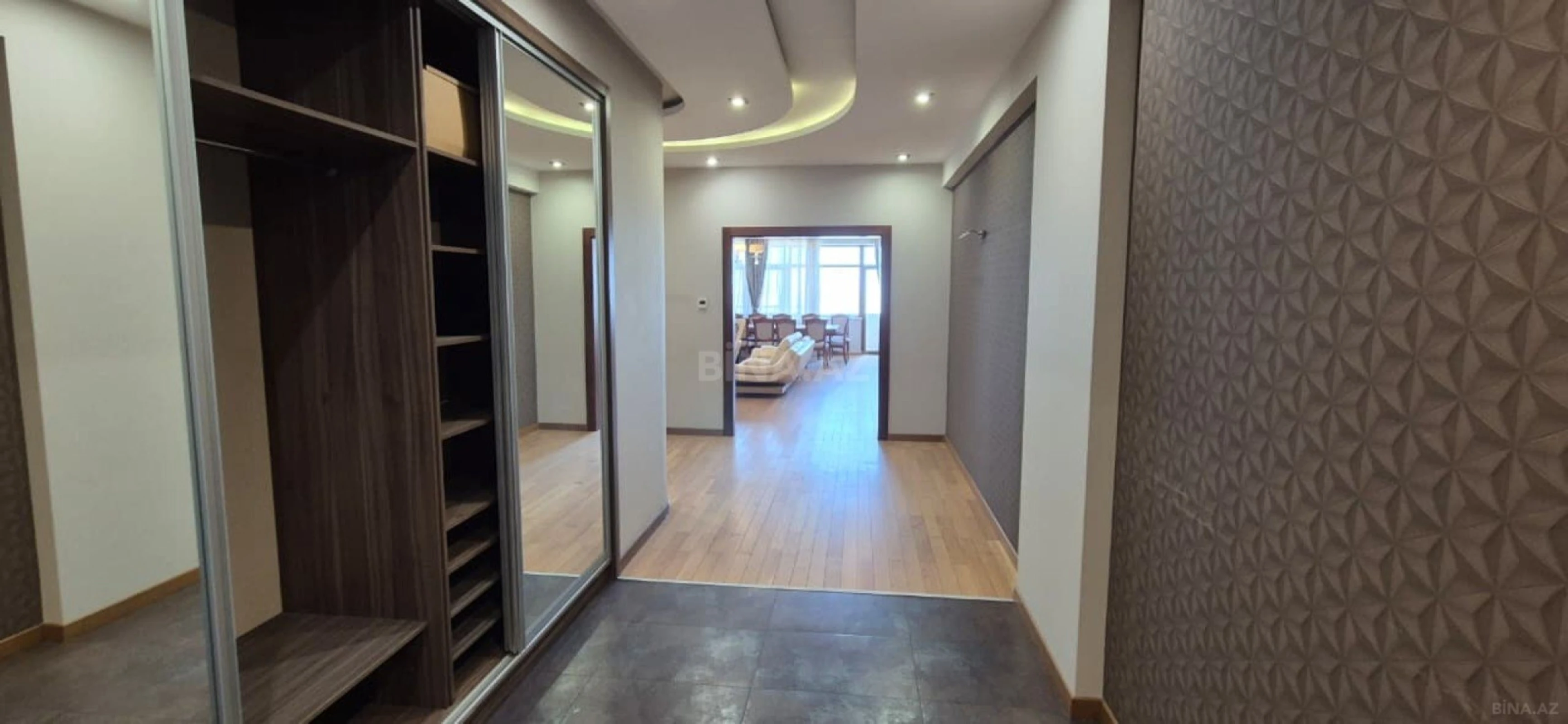 Satılır 4 otaqlı mənzil 190 m²