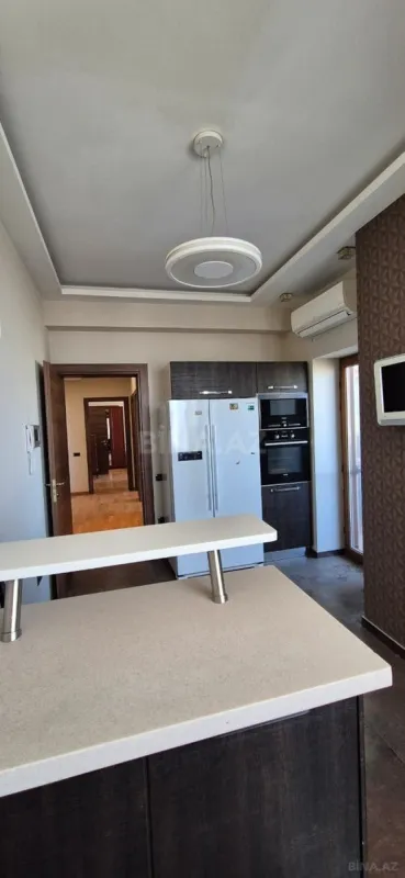 Satılır 4 otaqlı mənzil 190 m²
