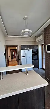 Satılır 4 otaqlı mənzil 190 m²