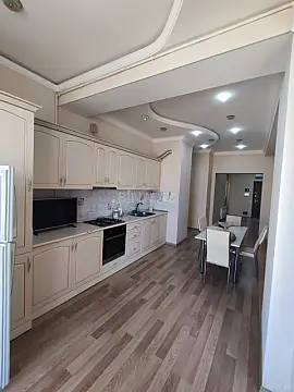 Kirayə verilir 2 otaqlı mənzil 120 m²