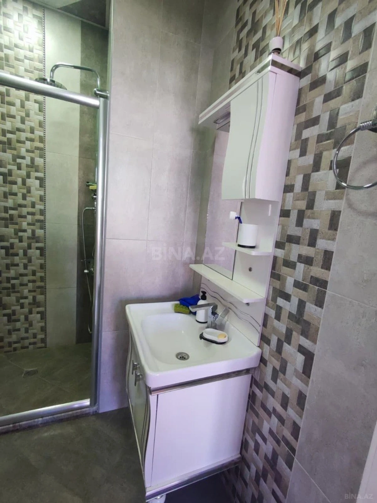 Kirayə verilir 2 otaqlı mənzil 120 m²