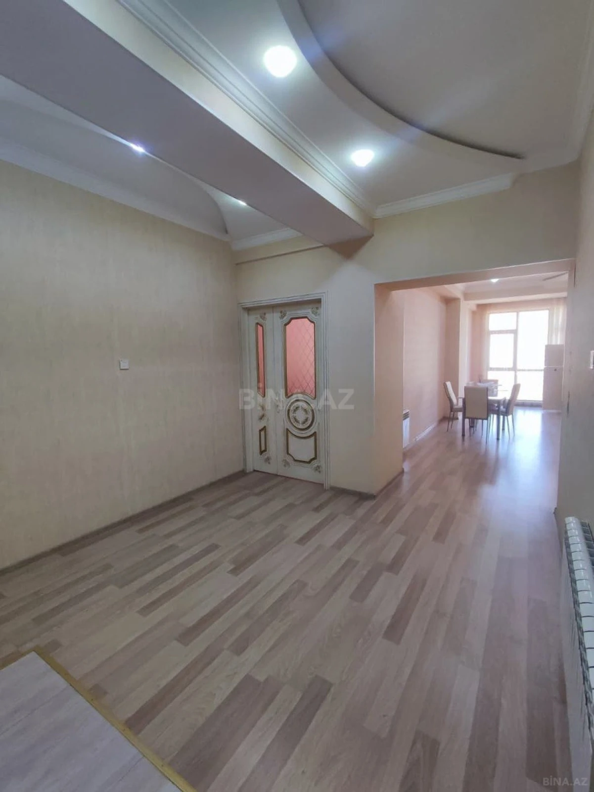 Kirayə verilir 2 otaqlı mənzil 120 m²