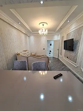 Kirayə verilir 2 otaqlı mənzil 90 m²
