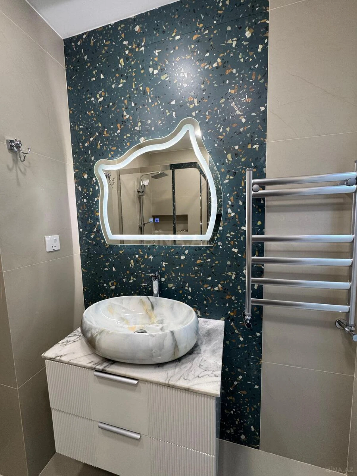 Satılır 2 otaqlı mənzil 65 m²