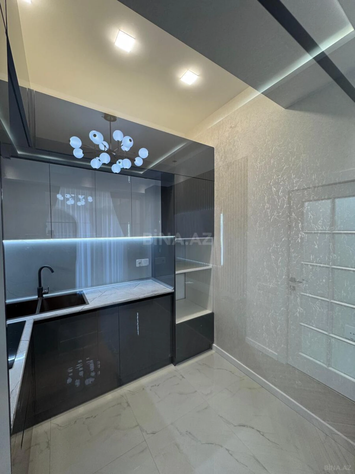 Satılır 2 otaqlı mənzil 65 m²