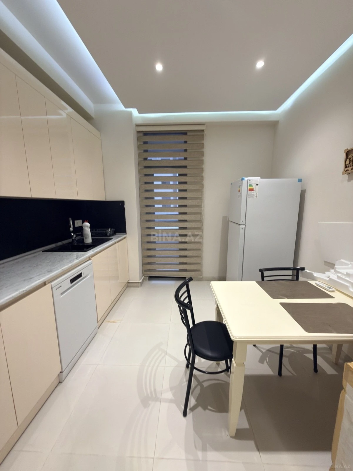 Kirayə verilir 2 otaqlı mənzil 100 m²