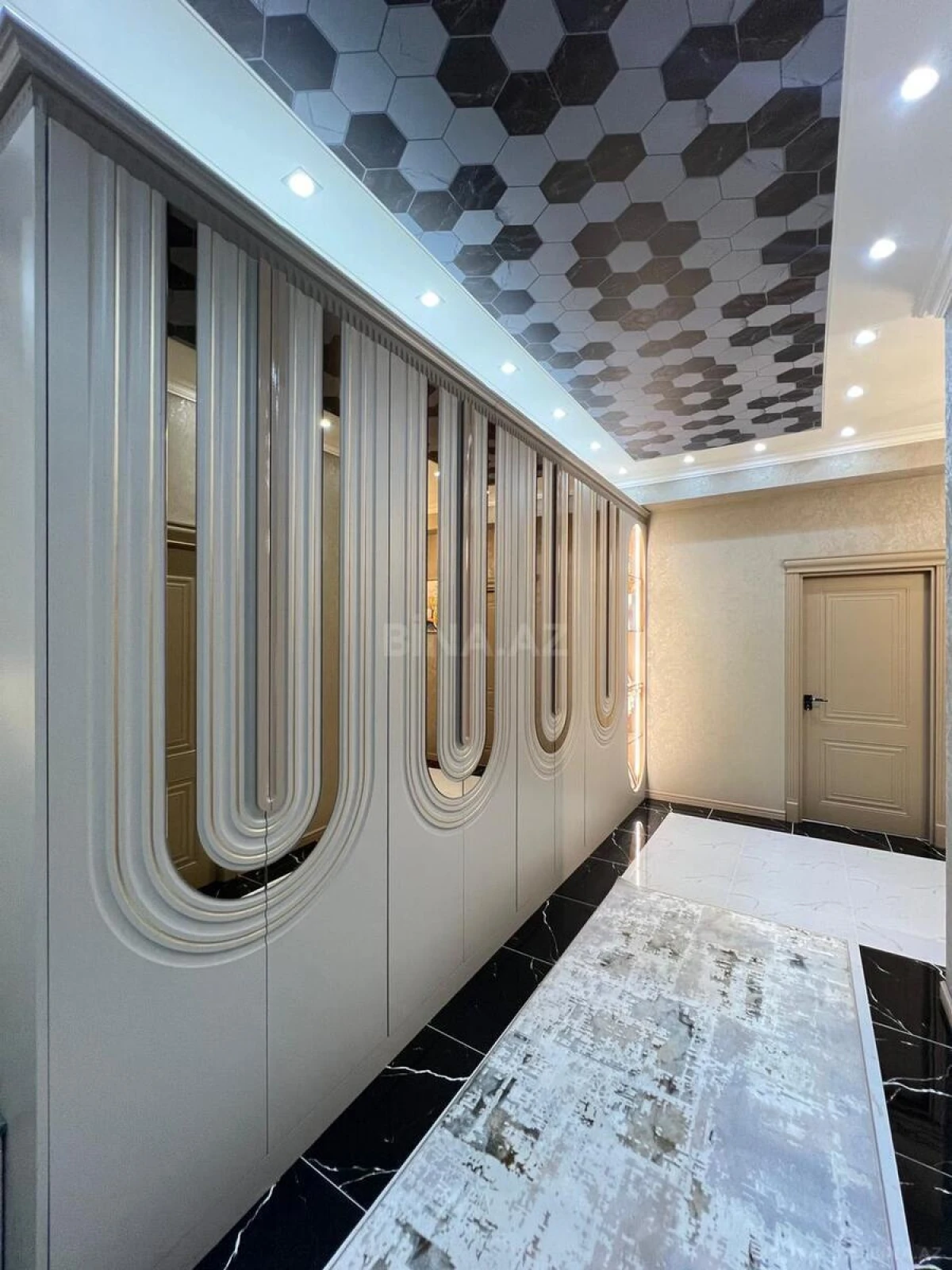 Satılır 3 otaqlı mənzil 129 m²