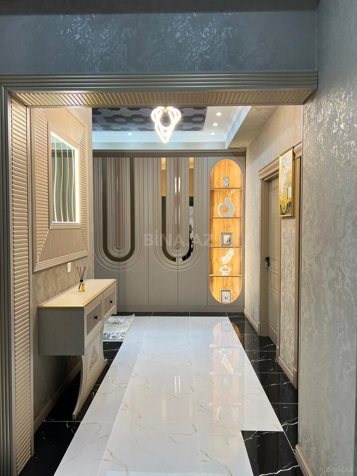 Satılır 3 otaqlı mənzil 129 m²