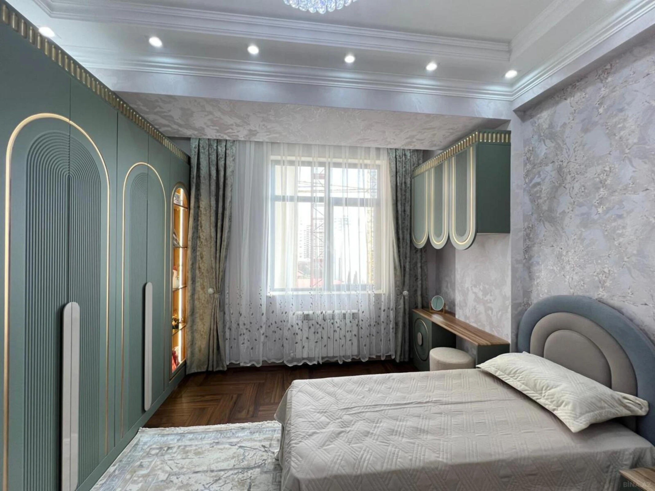 Satılır 3 otaqlı mənzil 129 m²