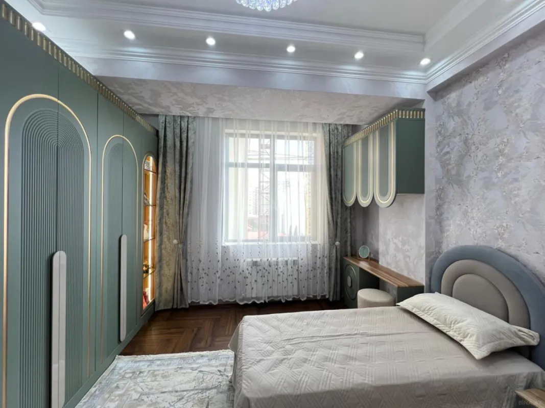 Satılır 3 otaqlı mənzil 129 m²