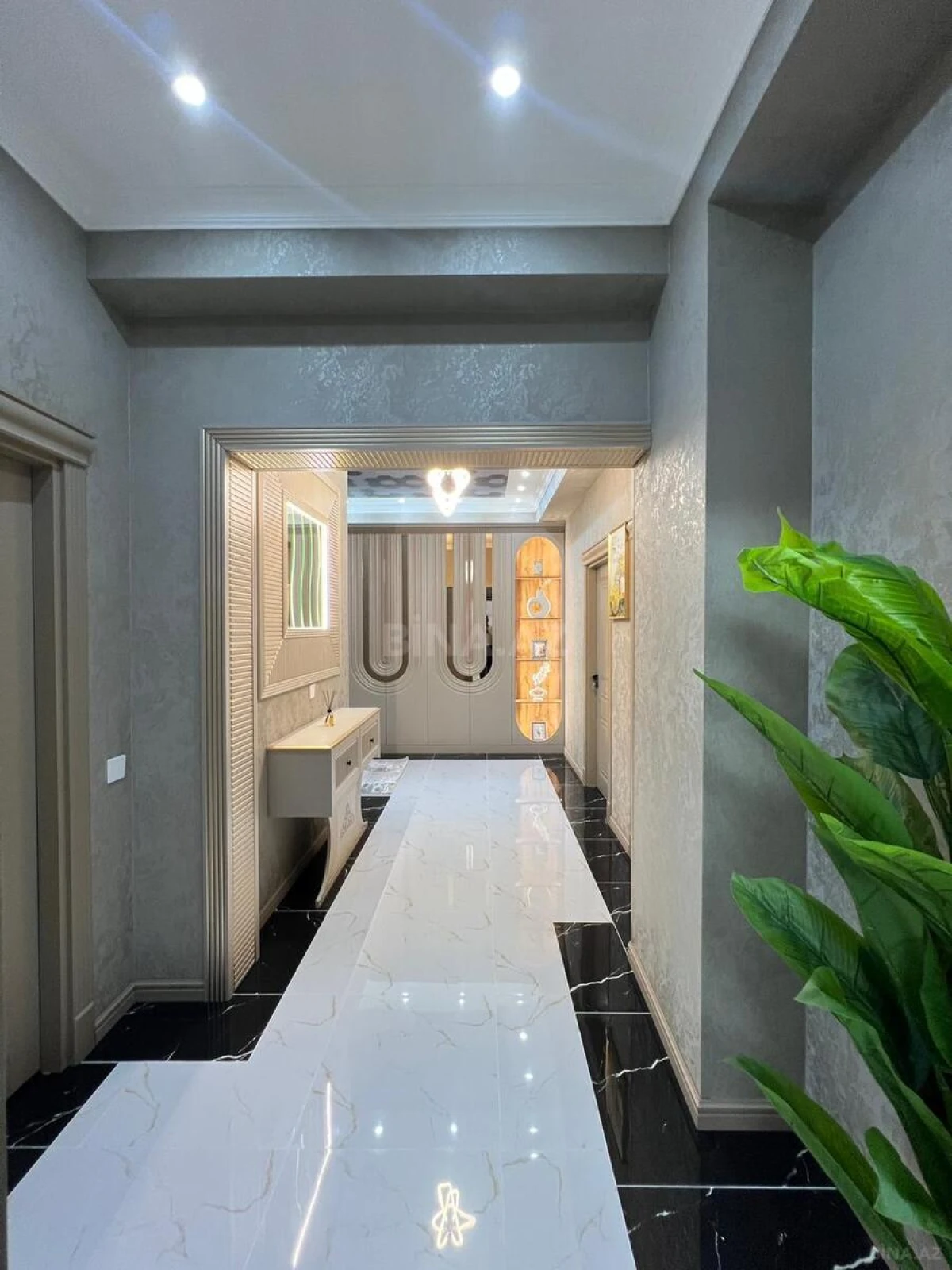 Satılır 3 otaqlı mənzil 129 m²