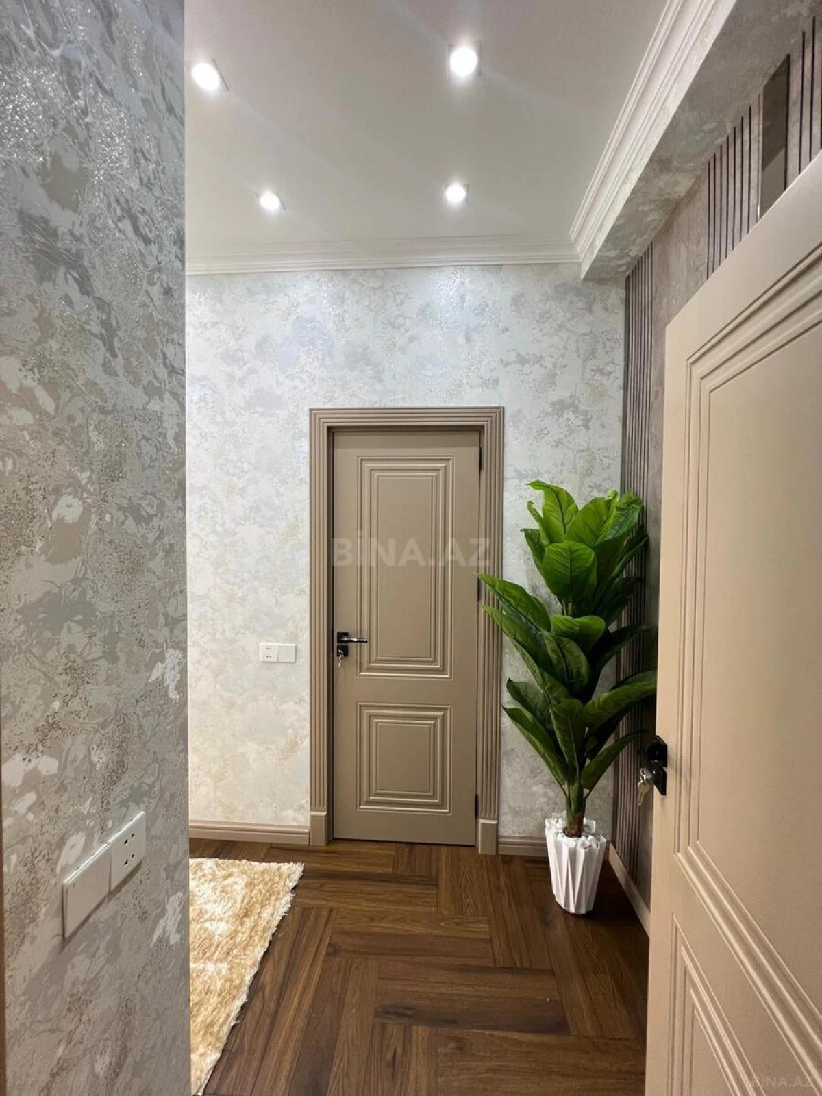 Satılır 3 otaqlı mənzil 129 m²