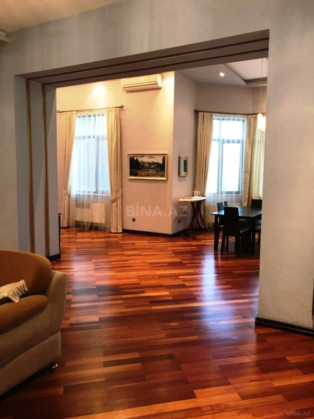 Satılır 3 otaqlı mənzil 144 m²