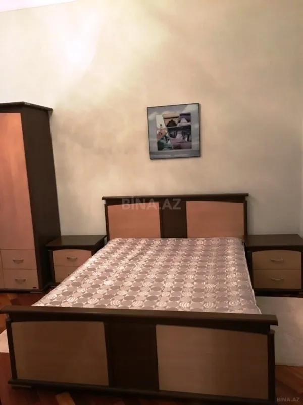 Satılır 3 otaqlı mənzil 144 m²