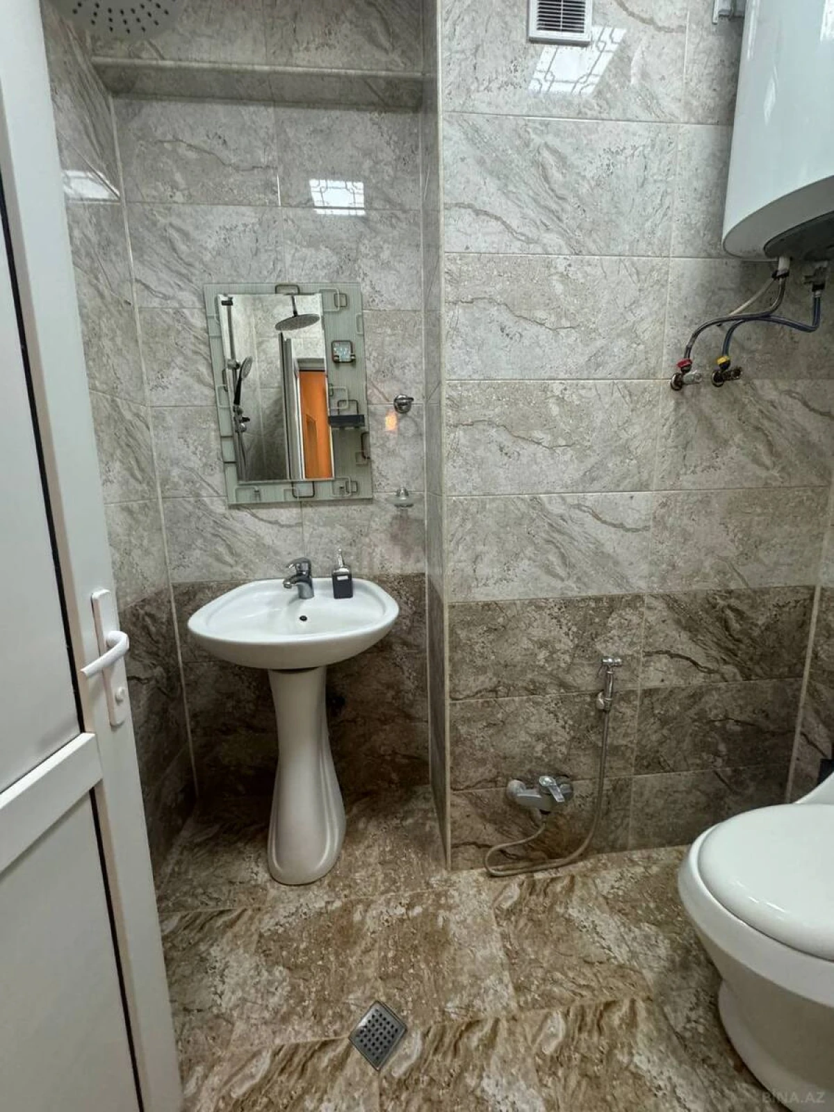 Satılır 4 otaqlı mənzil 100 m²