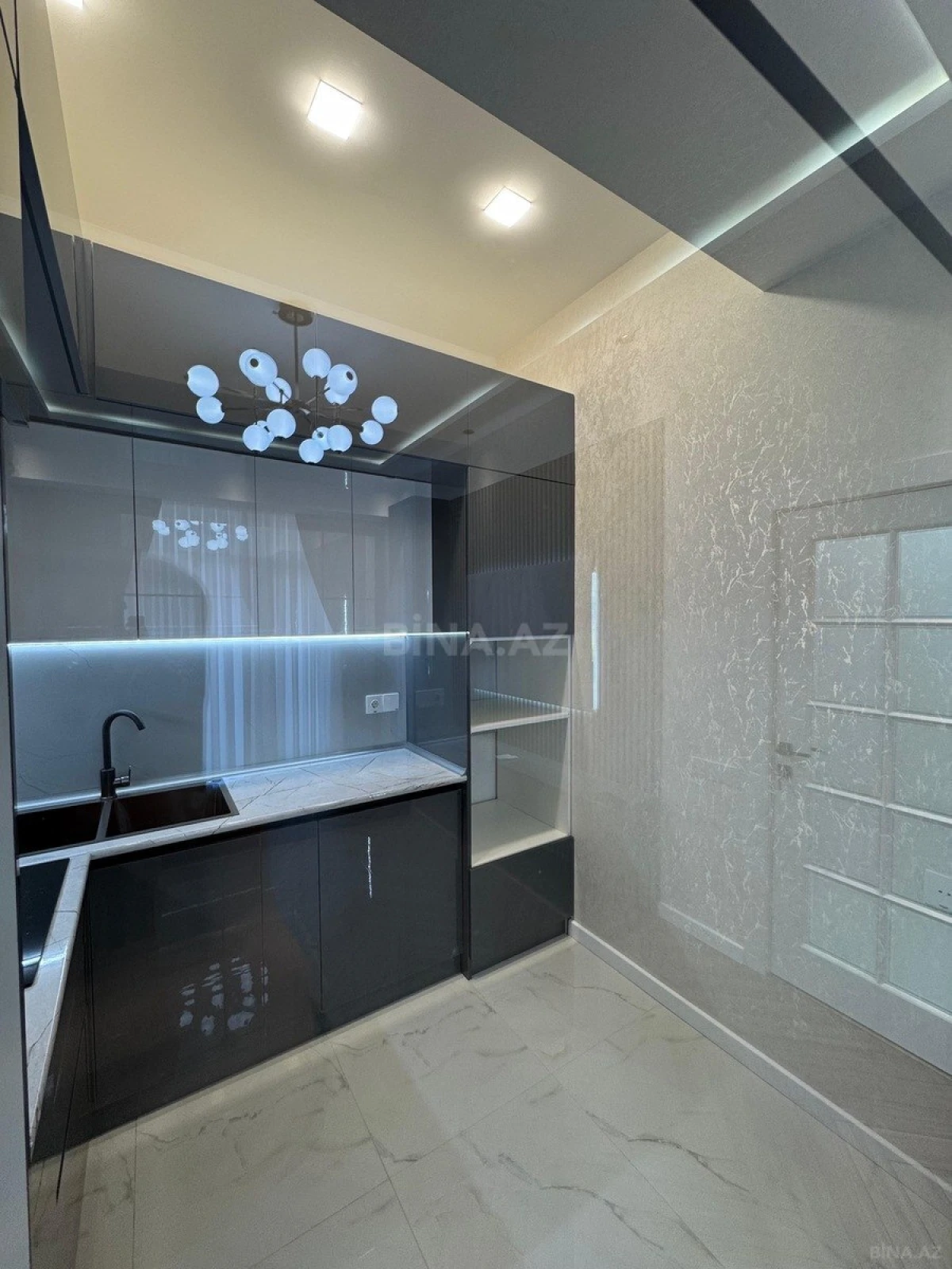 Satılır 2 otaqlı mənzil 65 m²