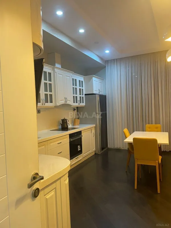 Kirayə verilir 3 otaqlı mənzil 155 m²