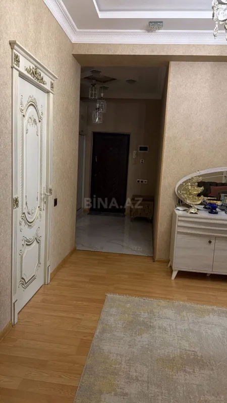 Satılır 3 otaqlı mənzil 152 m²