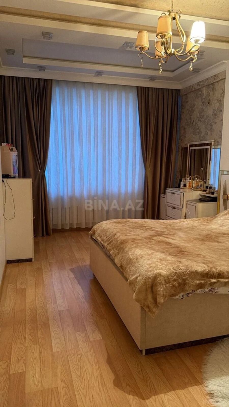 Satılır 3 otaqlı mənzil 152 m²