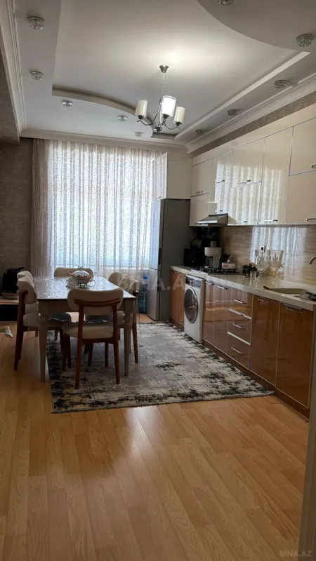 Satılır 3 otaqlı mənzil 152 m²
