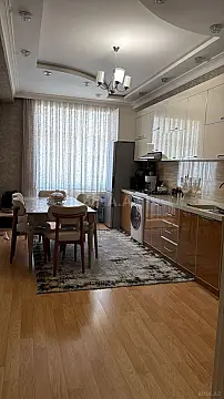 Satılır 3 otaqlı mənzil 152 m²