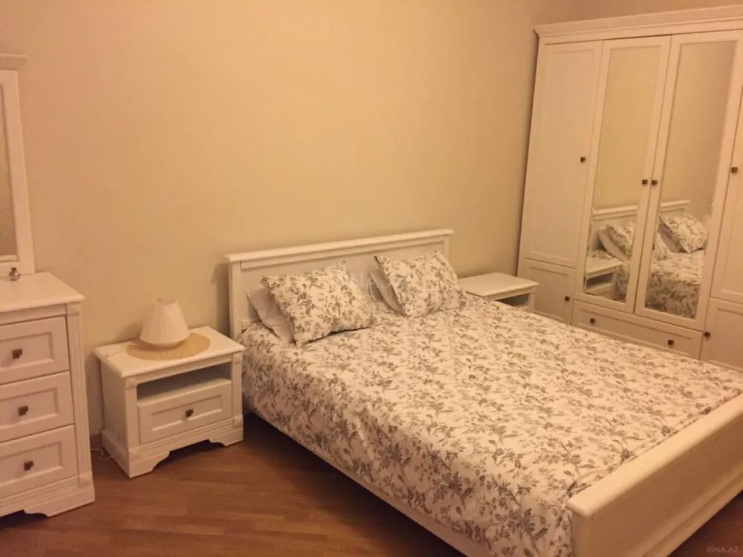 Kirayə verilir 2 otaqlı mənzil 70 m²