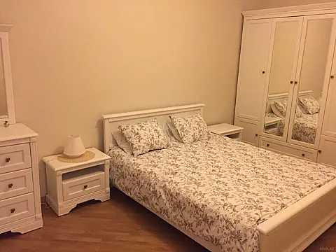 Kirayə verilir 2 otaqlı mənzil 70 m²