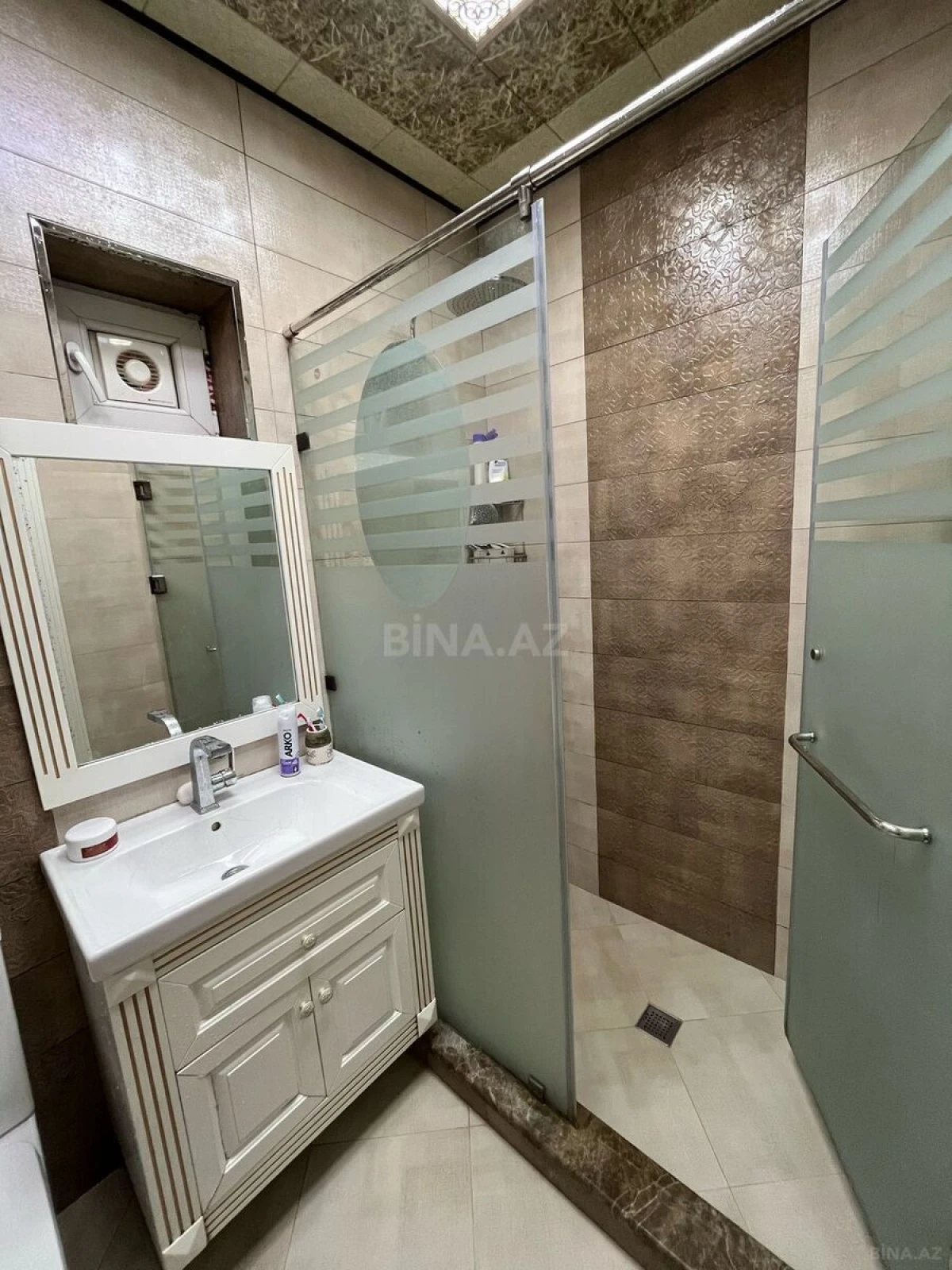 Satılır 4 otaqlı həyət evi 200 m²