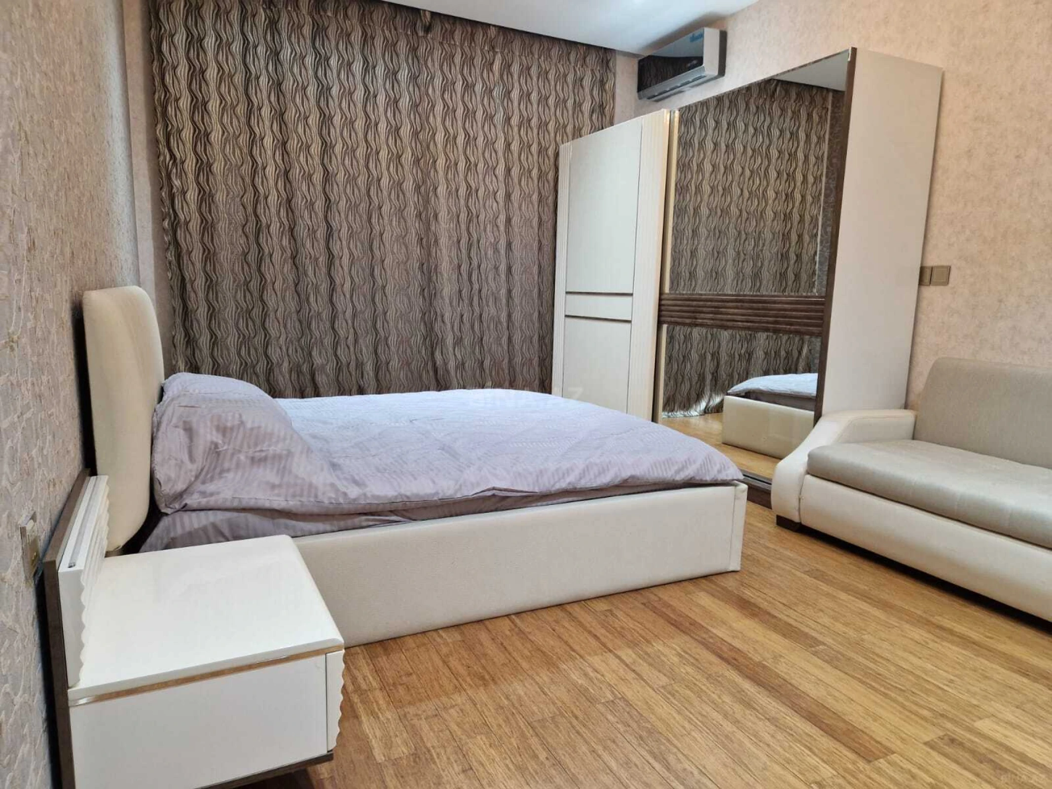 Kirayə verilir 4 otaqlı mənzil 180 m²
