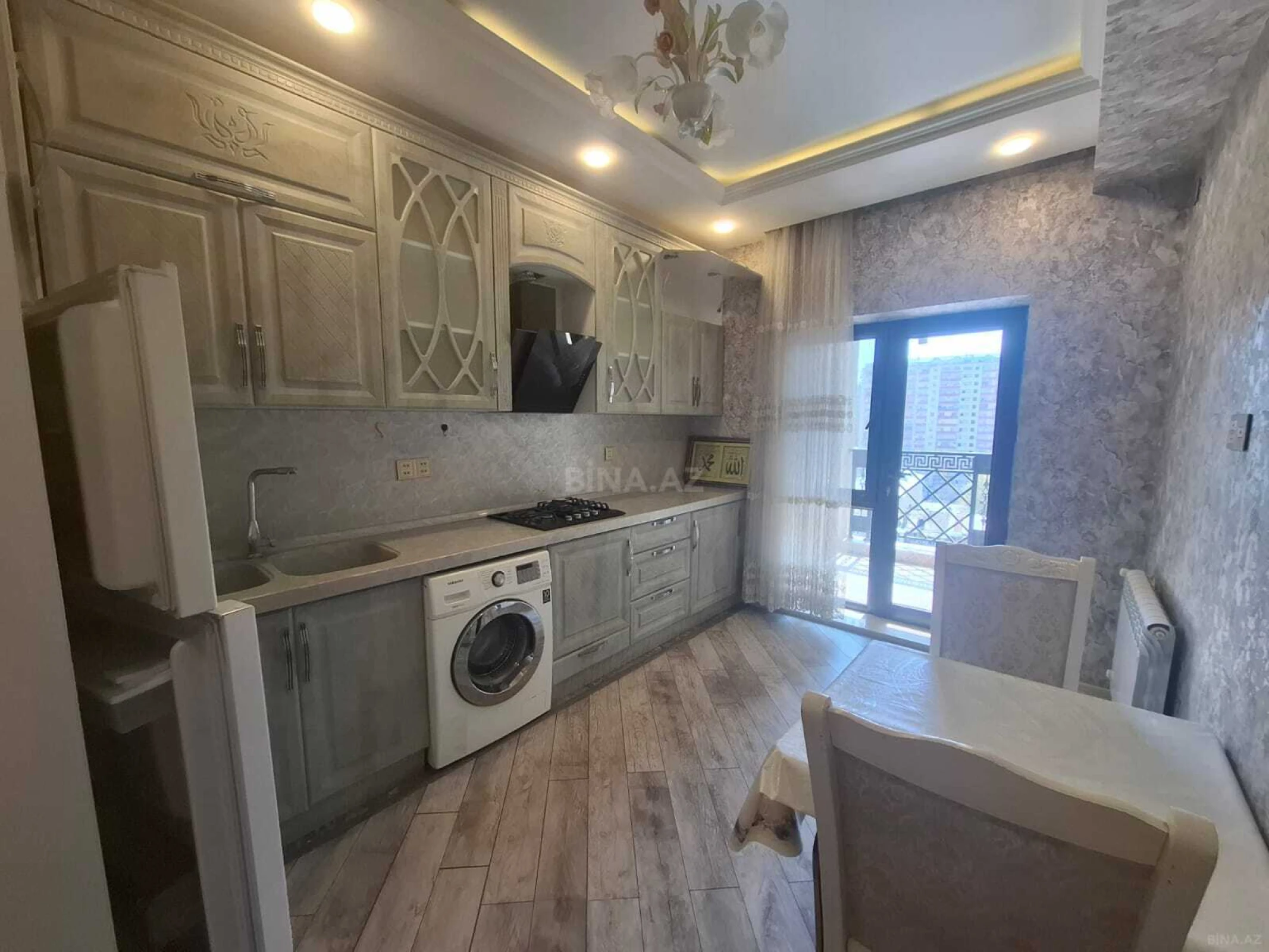 Kirayə verilir 2 otaqlı mənzil 90 m²