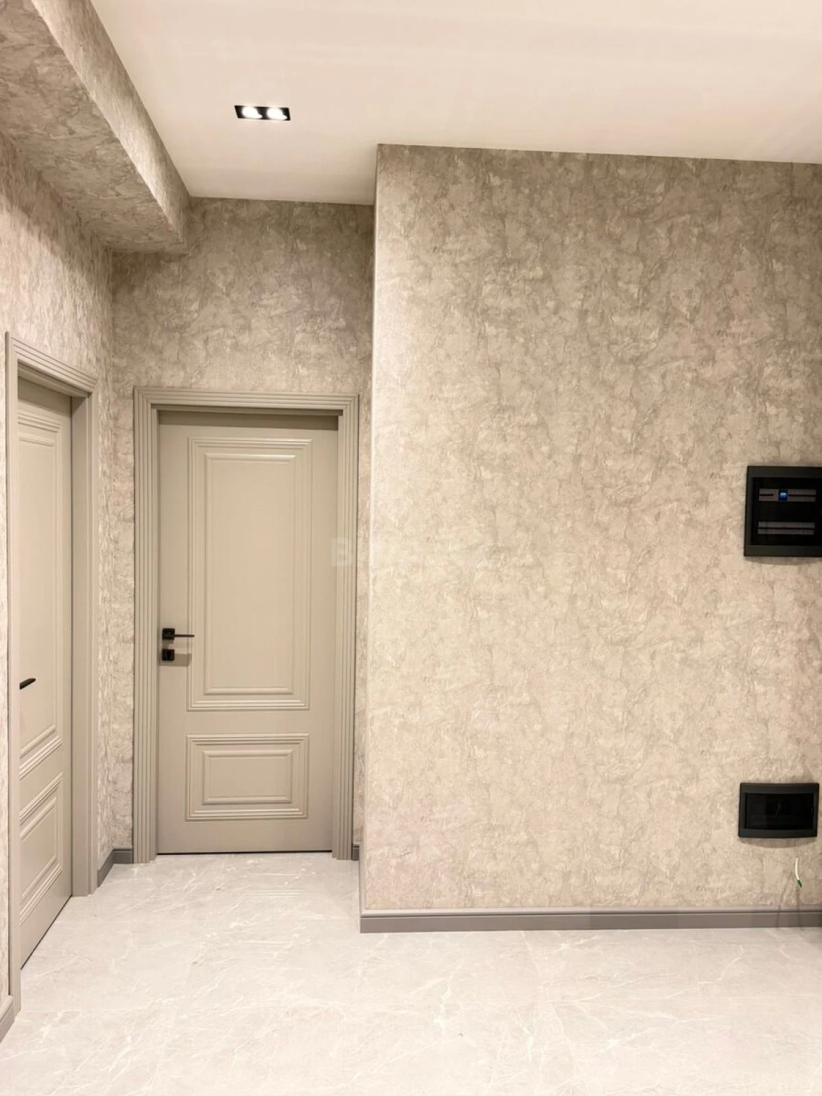 Satılır 2 otaqlı mənzil 75.5 m²