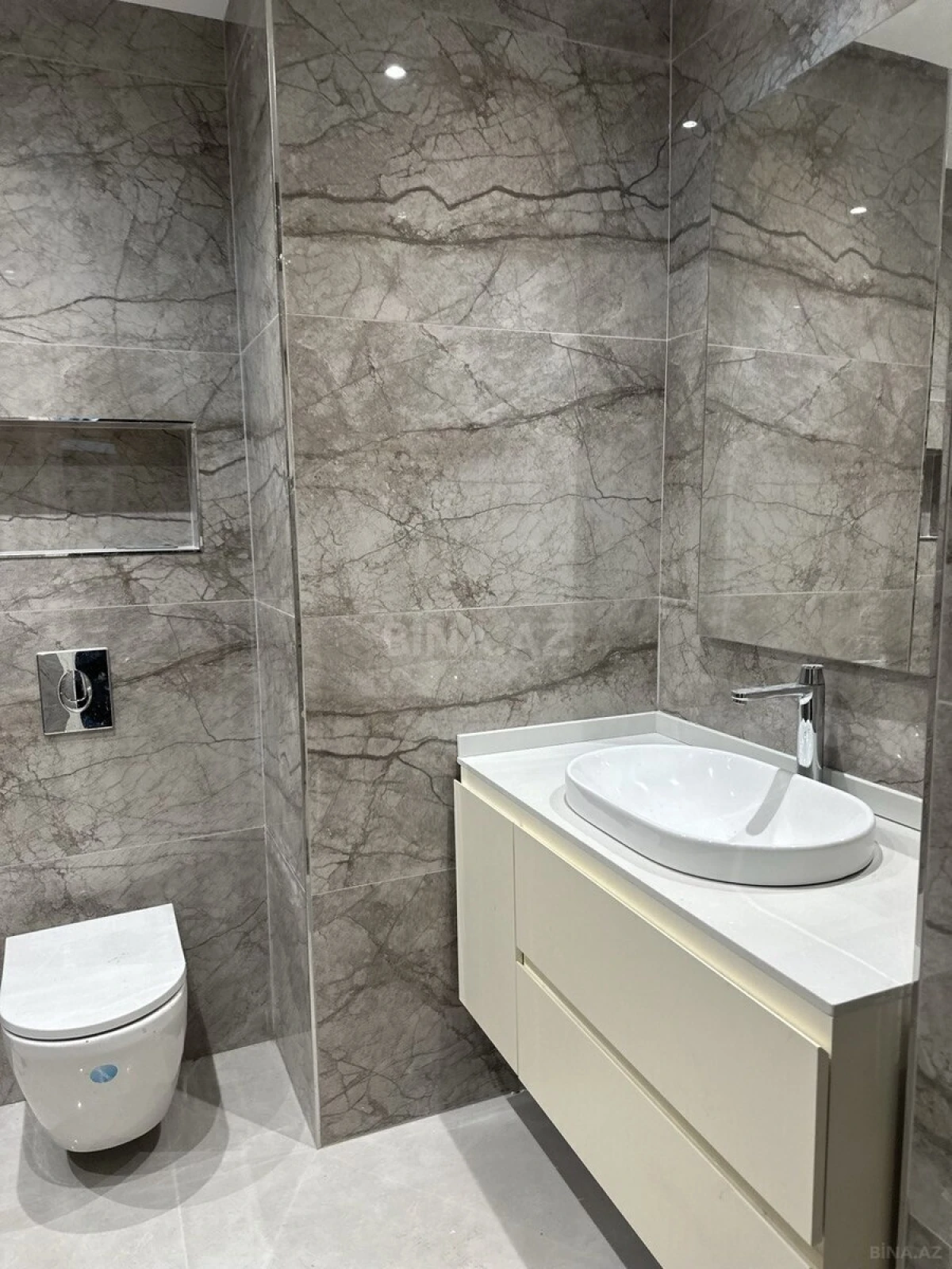 Satılır 3 otaqlı mənzil 105 m²