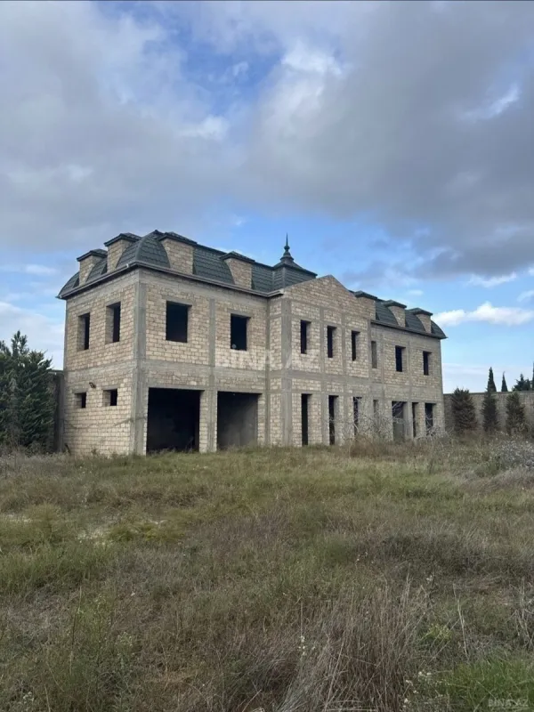 Satılır həyət evi 1300 m²