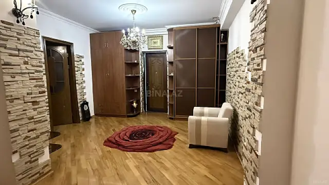 Satılır 4 otaqlı mənzil 147 m²