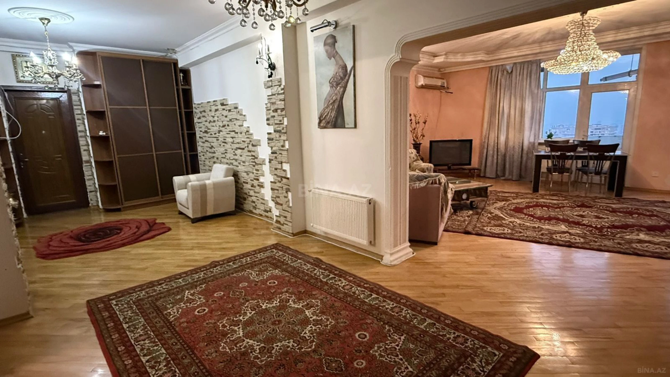 Satılır 4 otaqlı mənzil 147 m²