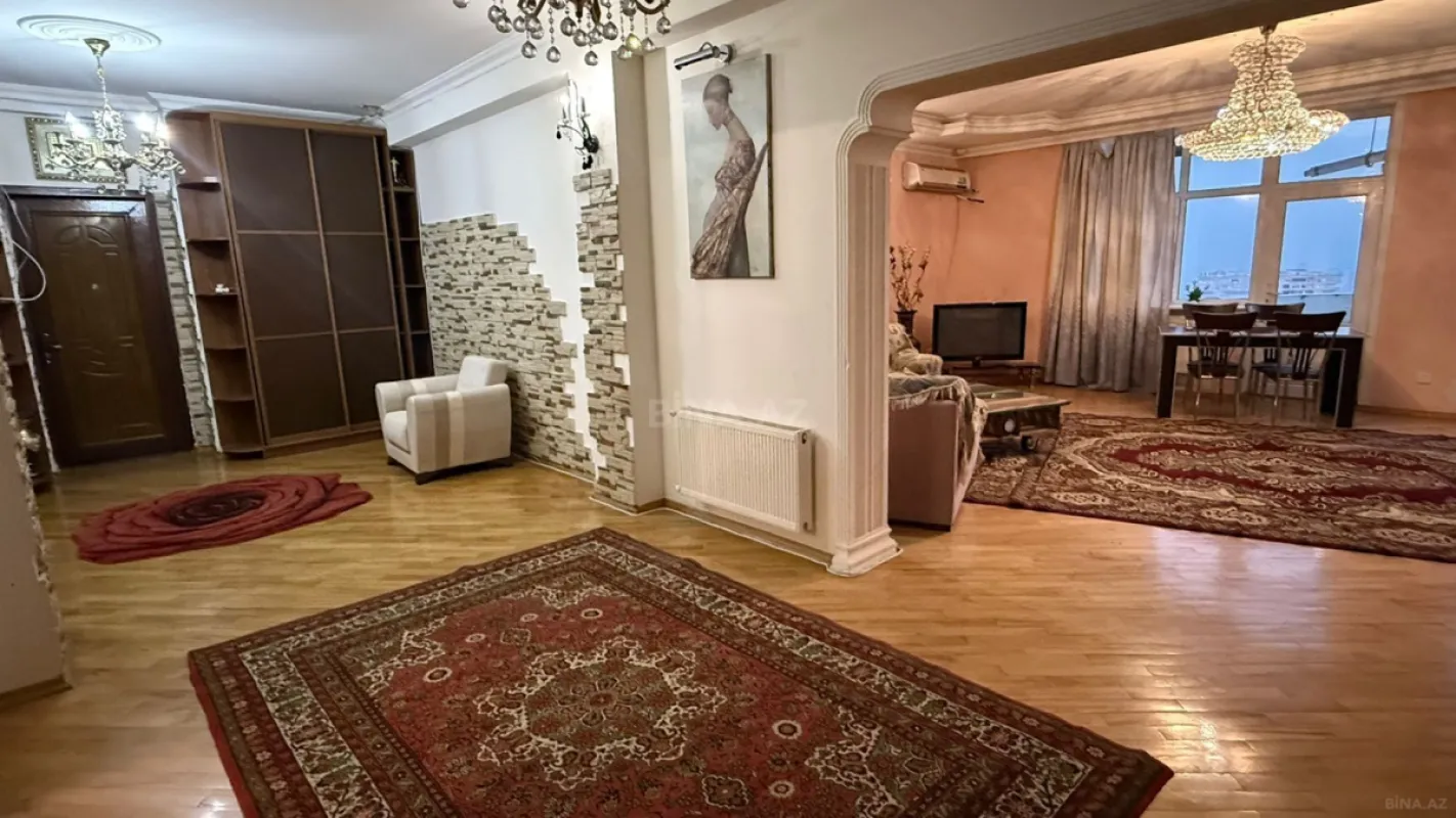 Satılır 4 otaqlı mənzil 147 m²
