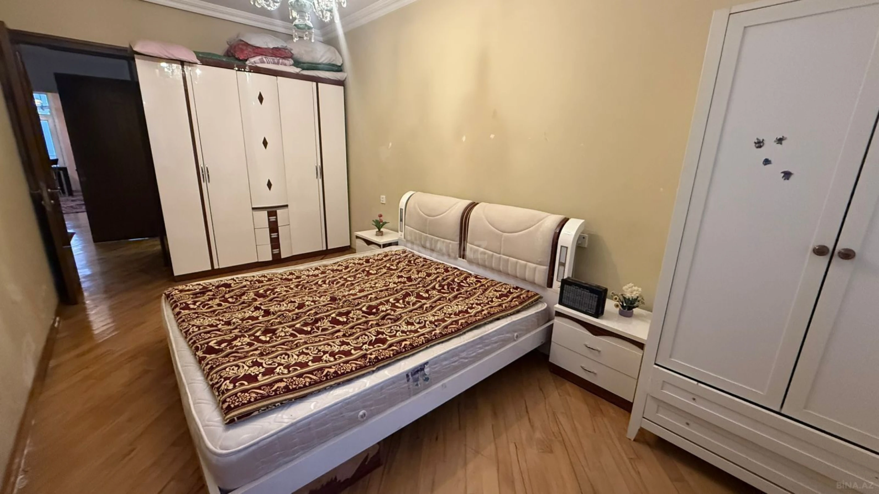 Satılır 4 otaqlı mənzil 147 m²