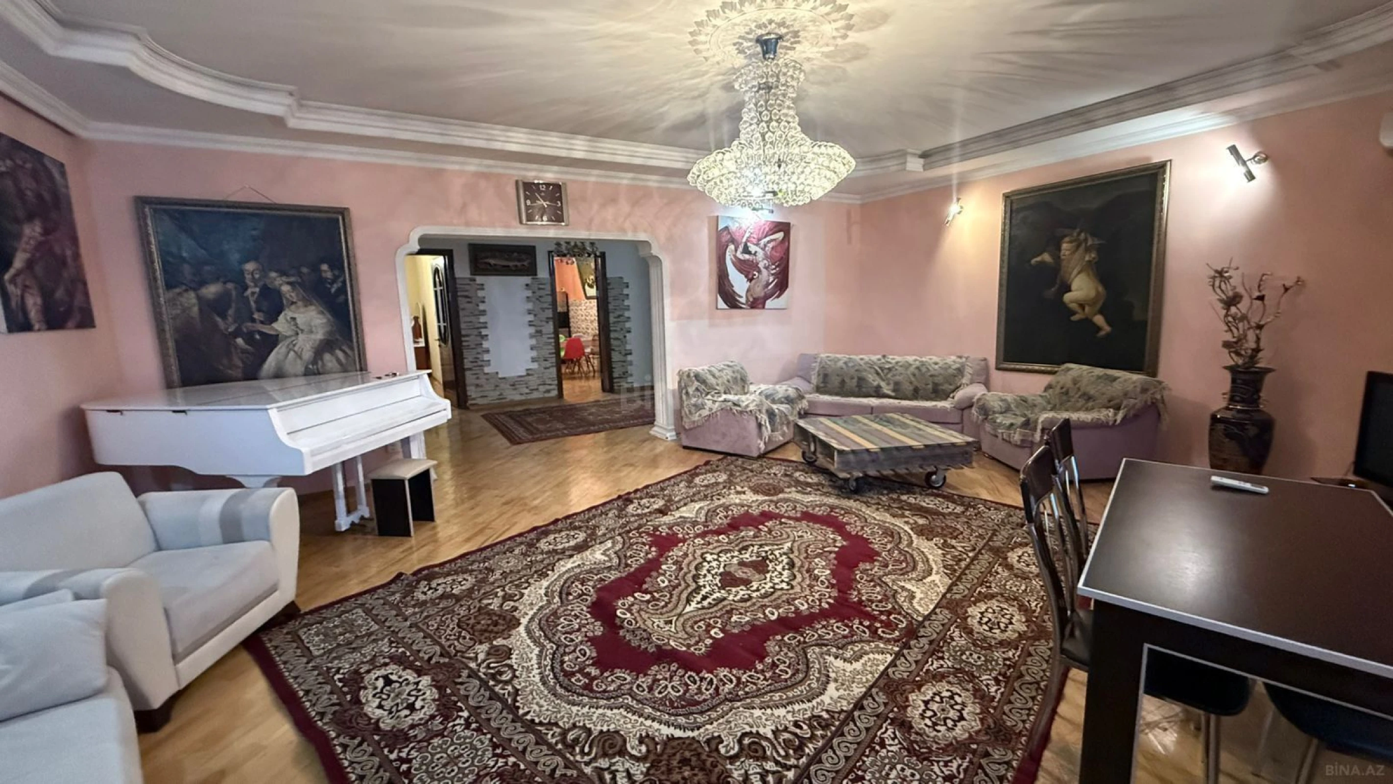 Satılır 4 otaqlı mənzil 147 m²