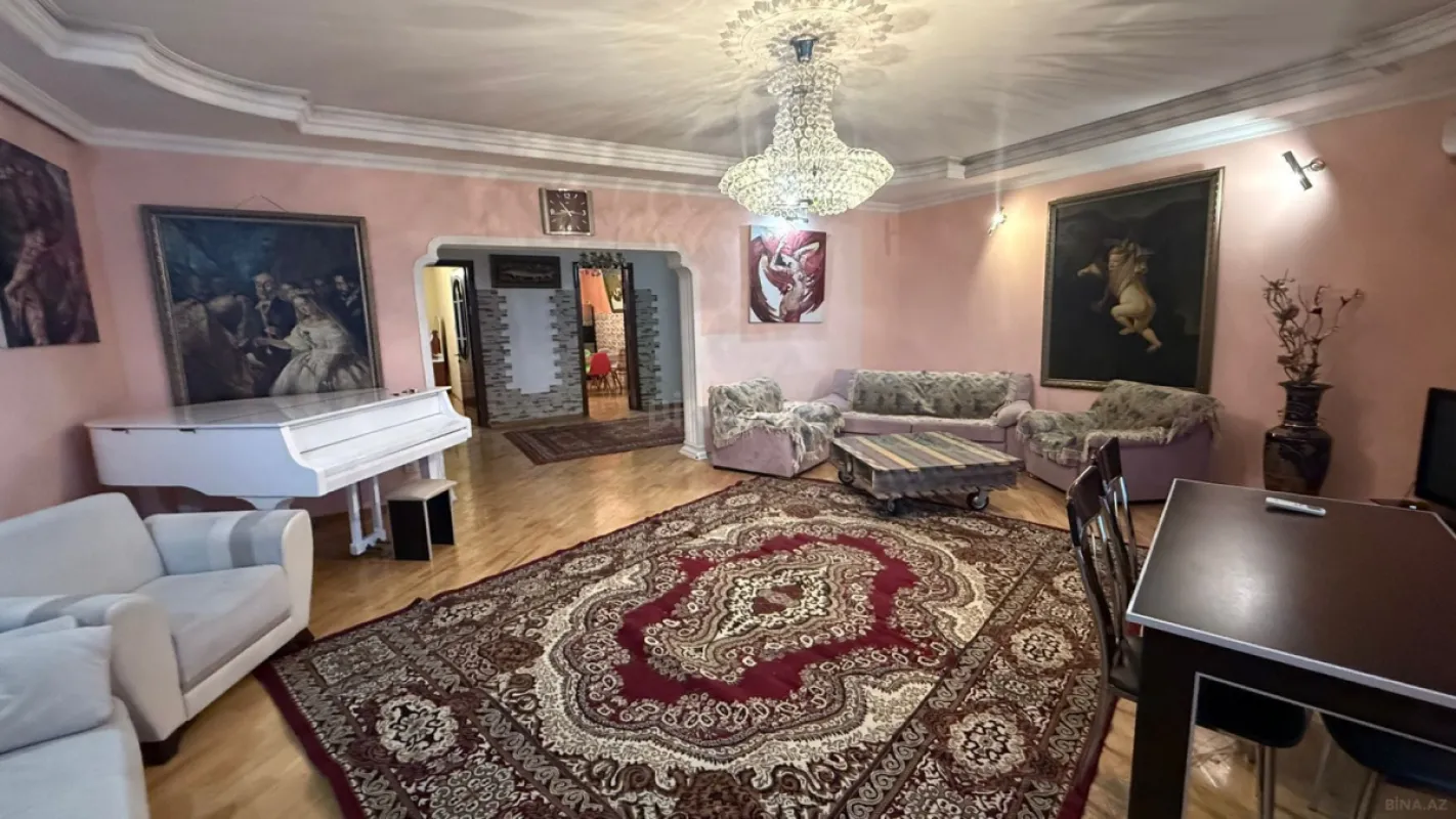 Satılır 4 otaqlı mənzil 147 m²