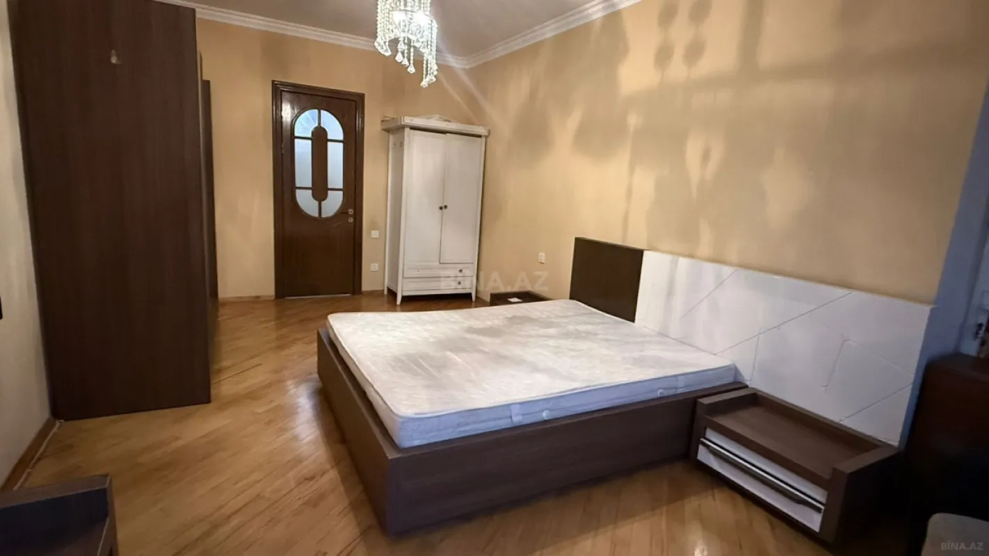 Satılır 4 otaqlı mənzil 147 m²