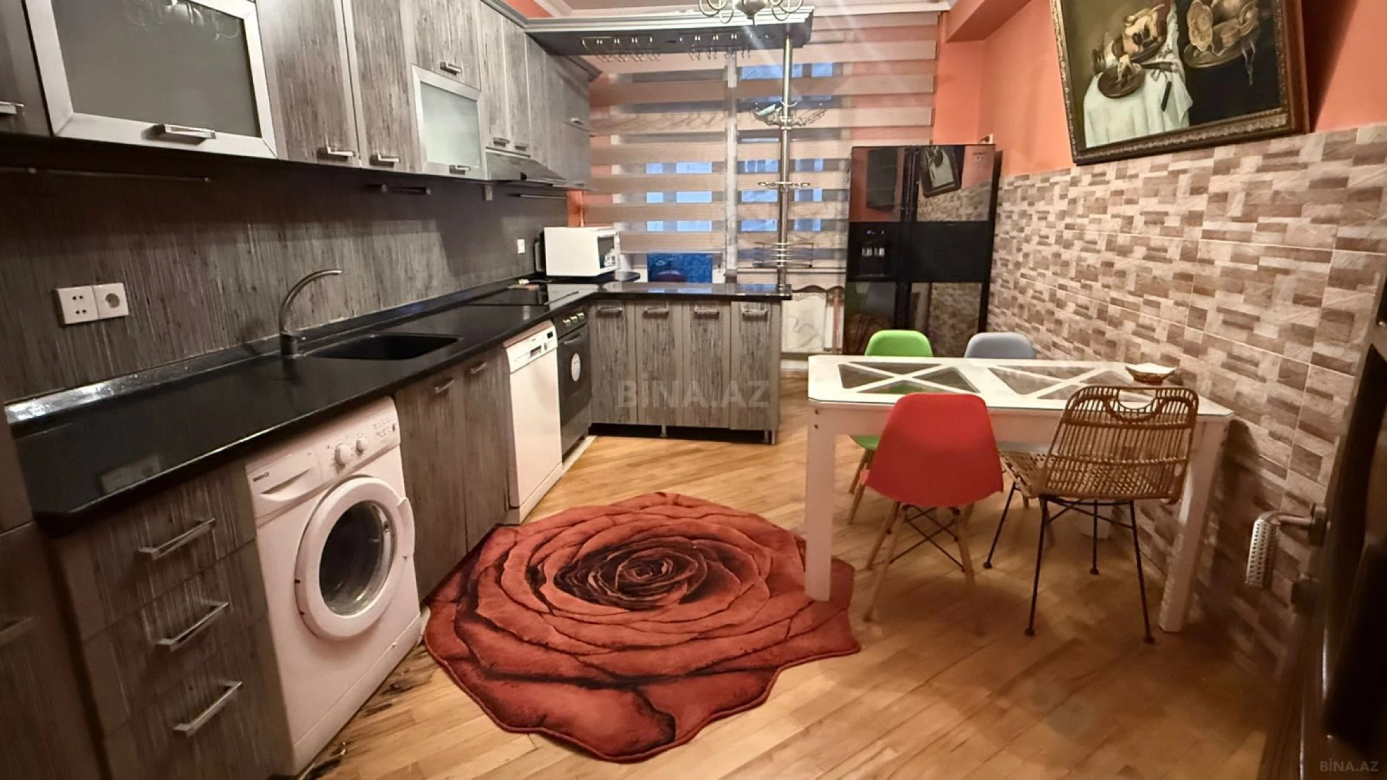 Satılır 4 otaqlı mənzil 147 m²