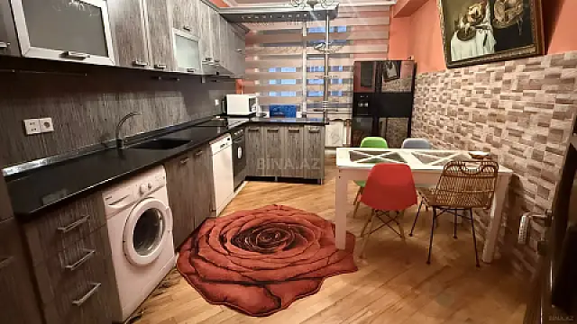 Satılır 4 otaqlı mənzil 147 m²