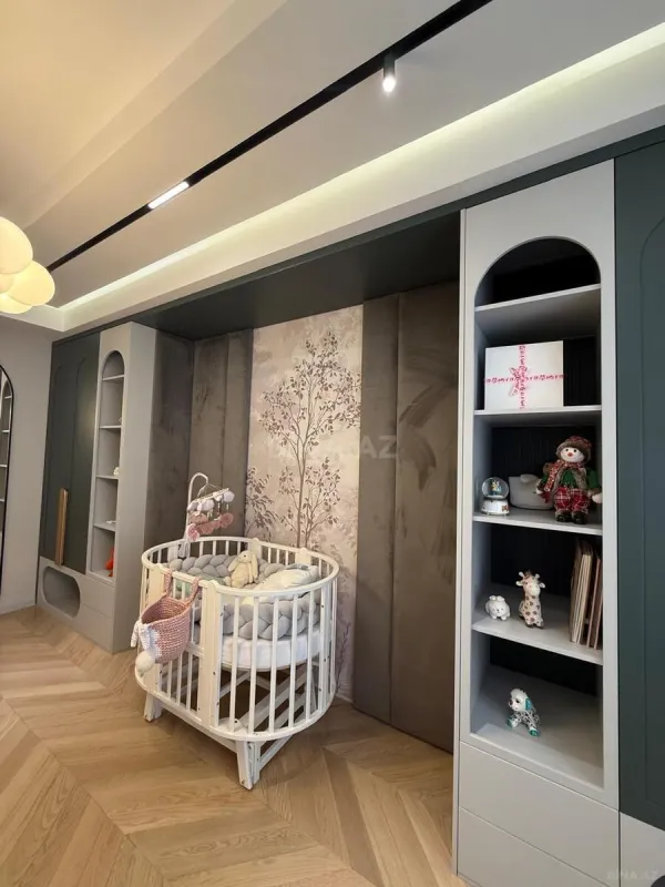 Satılır 3 otaqlı mənzil 135 m²