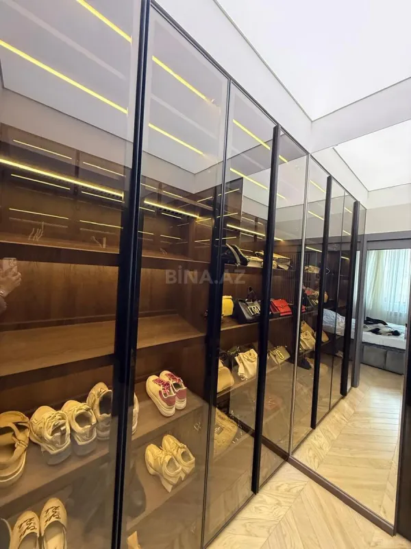 Satılır 3 otaqlı mənzil 135 m²