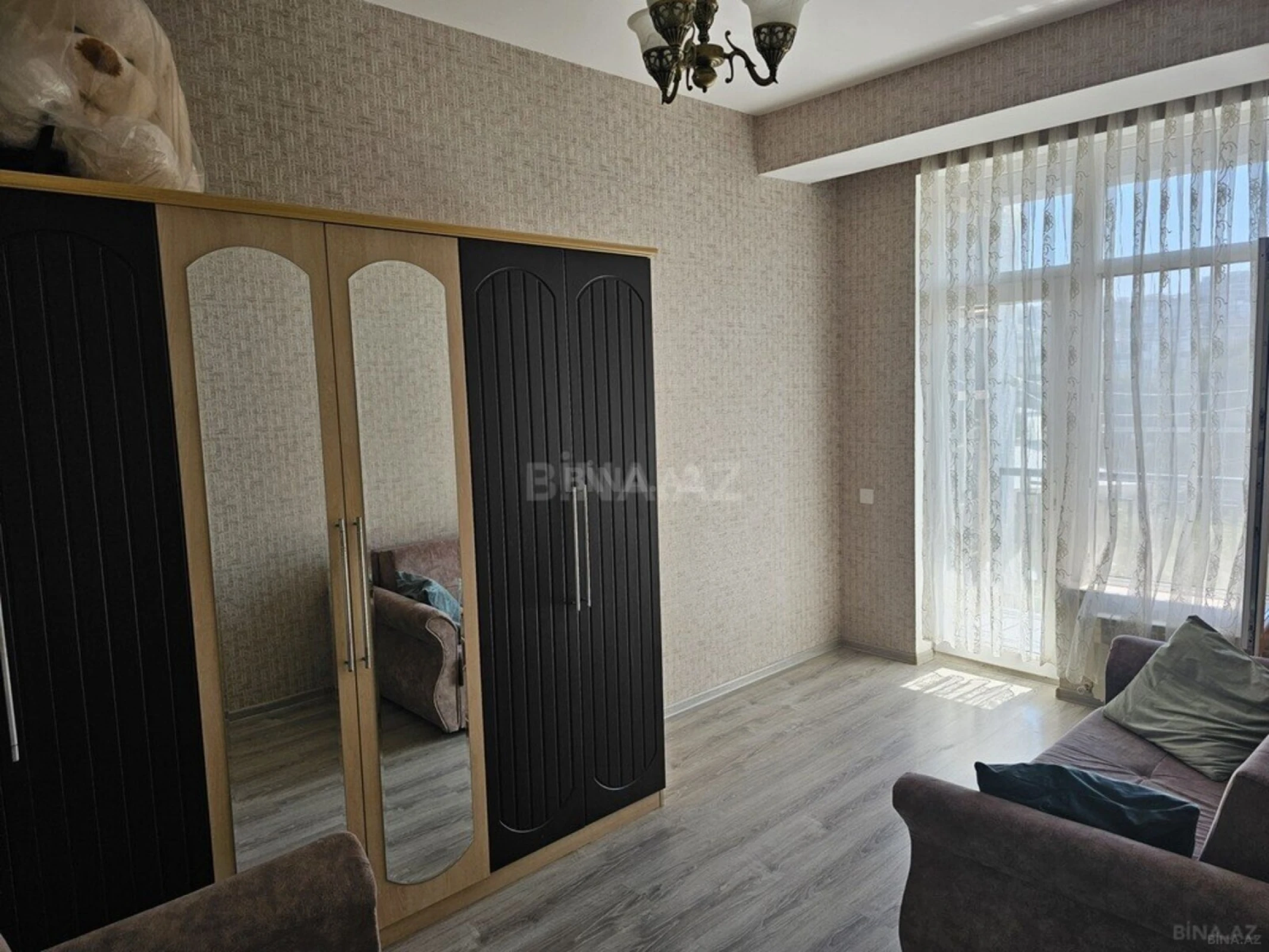 Satılır 3 otaqlı mənzil 91 m²