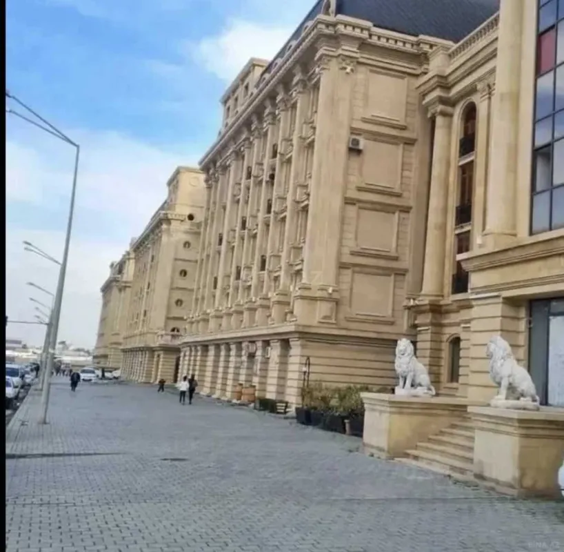 Satılır 3 otaqlı mənzil 130 m²