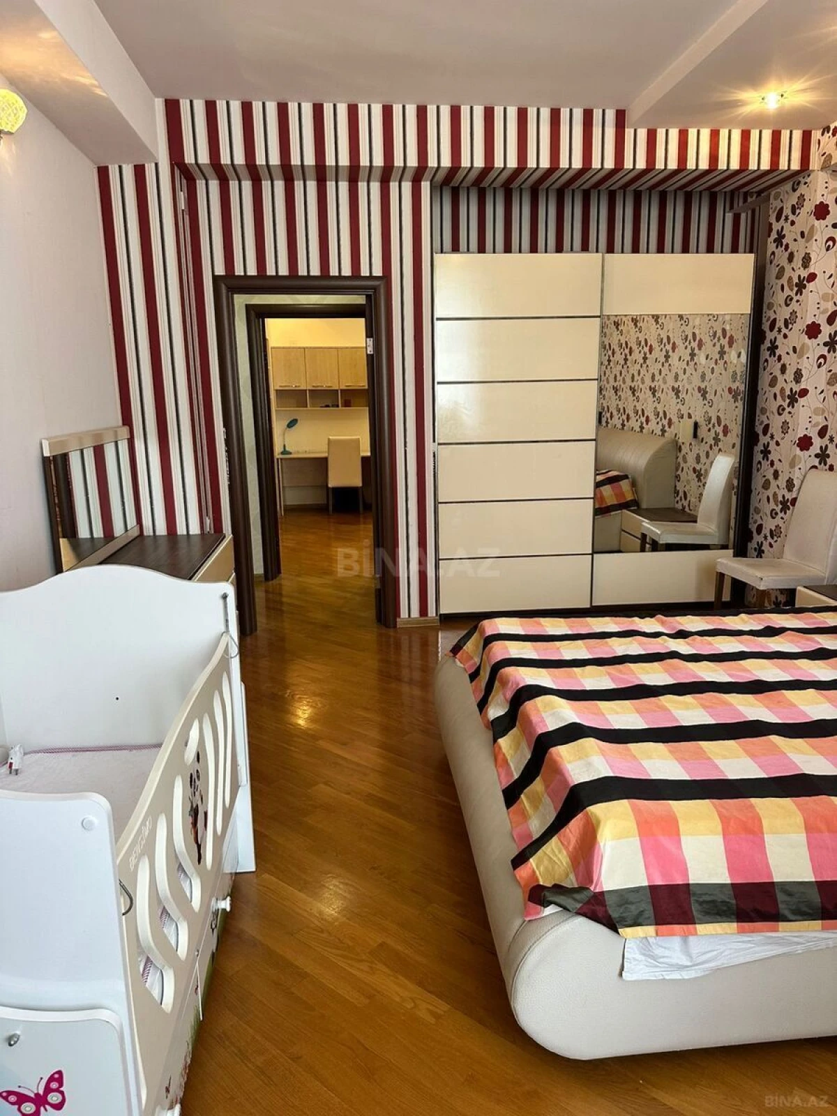 Satılır 3 otaqlı mənzil 130 m²