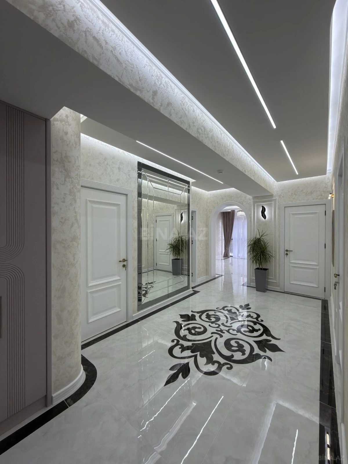 Satılır 3 otaqlı mənzil 125 m²