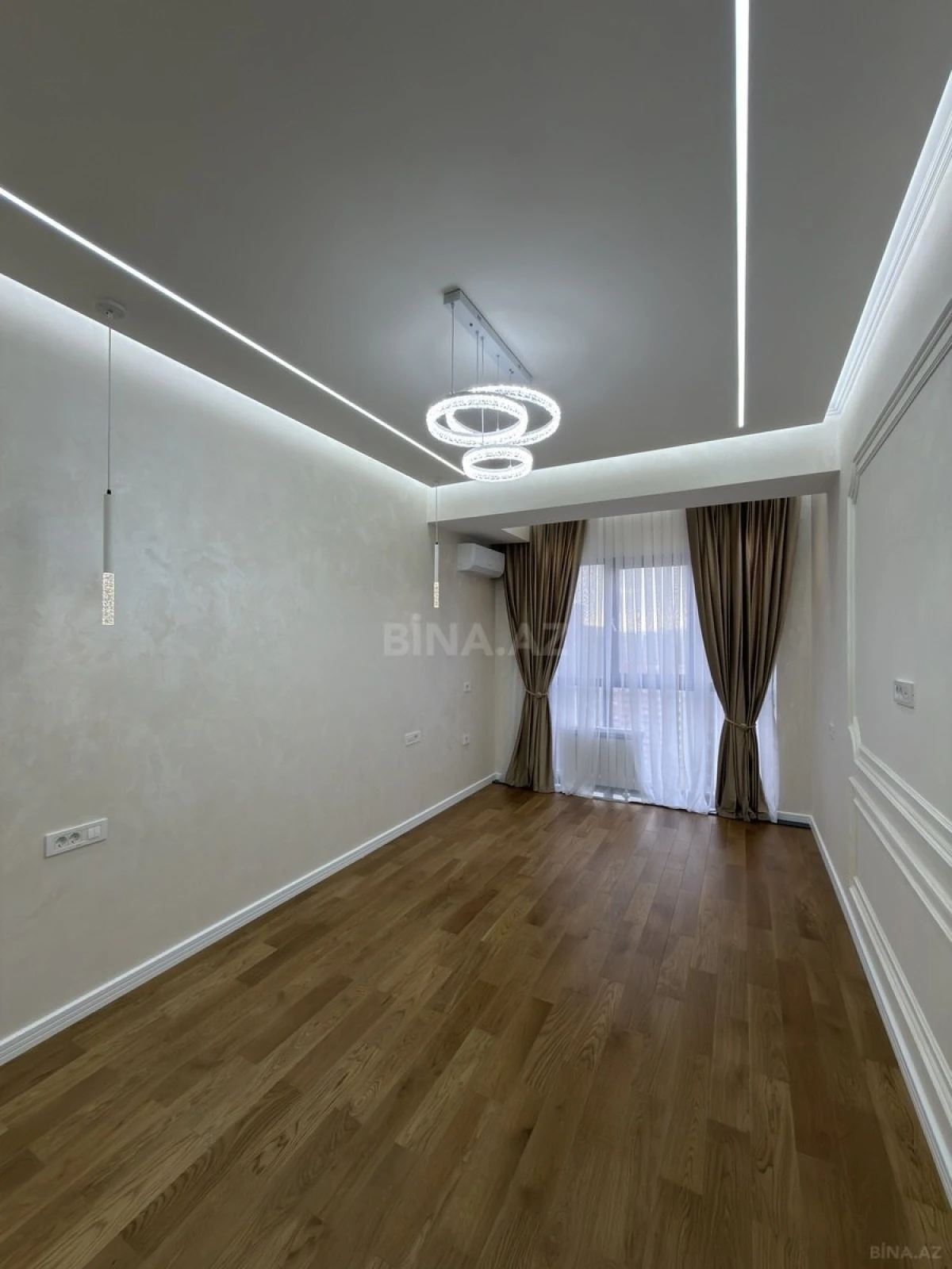 Satılır 3 otaqlı mənzil 125 m²