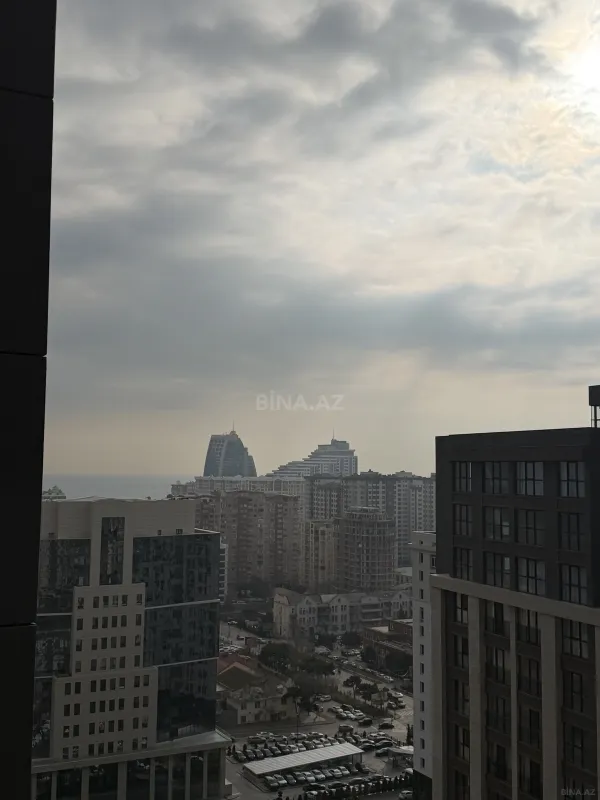 Satılır 3 otaqlı mənzil 125 m²